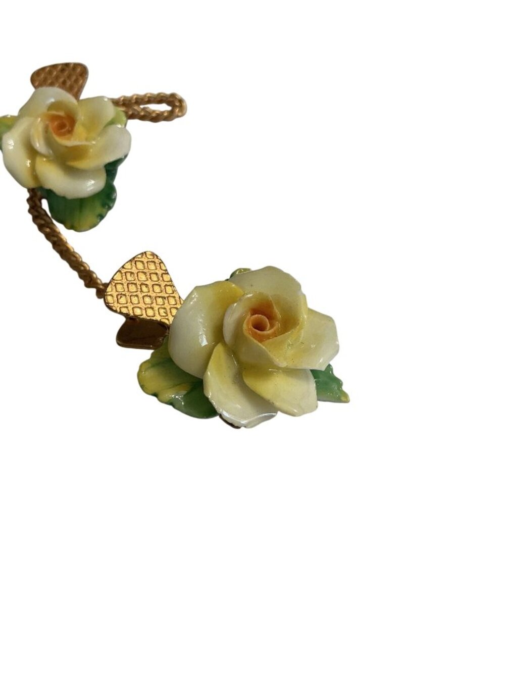 Vintage Porcelain Yellow Rose Sweater Clip With Gold-Tone Chain And Textured Cli - Picture 7 of 10